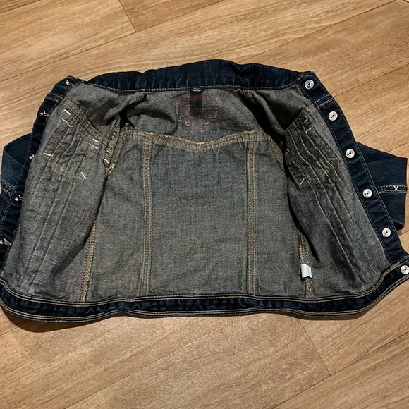 Girls size 5 GAP jean jacket with pink snap buttons - Picture 4 of 6